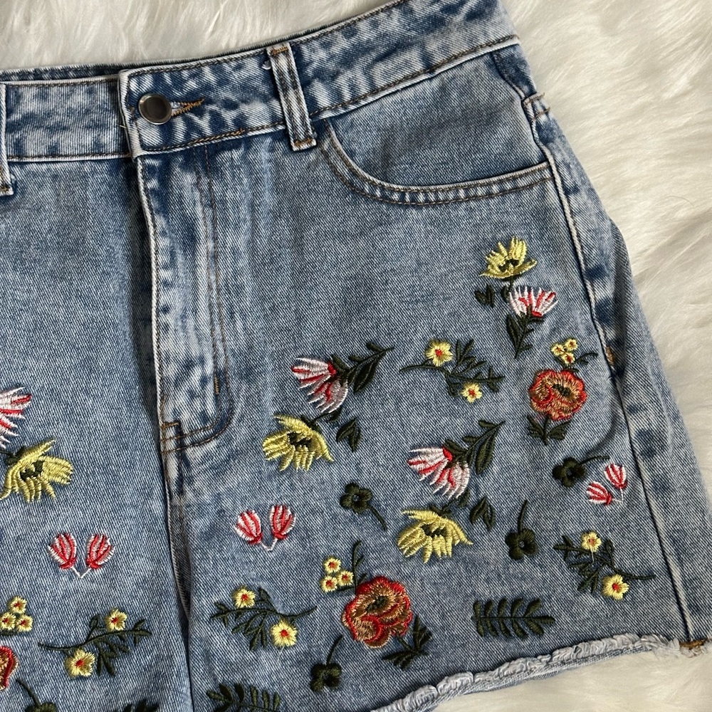 Embroidered Floral Denim Shorts - Light Blue - Picture 2 of 6